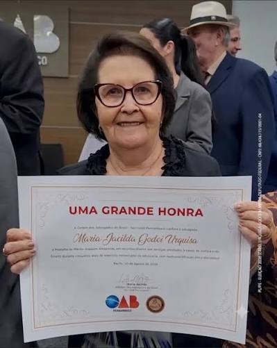 🏅​A ex-prefeita de Olinda Maria Jacilda Godoy Urquisa foi agraciada com a  prestigiada Medalha Joaquim Amazonas, conferida pela Ordem dos Advogados do  Brasil – Seccional Pernambuco (OAB-PE). A honraria é destinada a