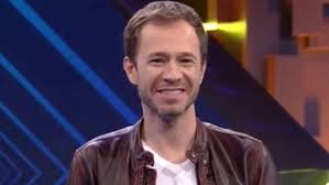 Ainda mais com essa cara de mau * De Frente Para A Tv Tiago Leifert Encontrou O Seu Lugar No Jogo Nesta Edicao Do Bbb Telinha Extra Online