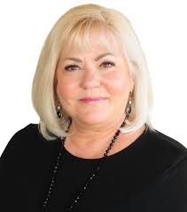 Kendra Bell's Instagram, Twitter & Facebook