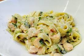 Tagliatelle Mit Lachs Sahne Weisswein Sauce Von Raine Chefkoch Rezept Tagliatelle Mit Lachs Lachs Mit Sahnesauce Rezepte