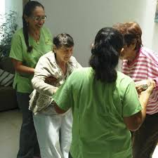 Se necesita cuidadora de ancianos, en hogar de reposo ubicado en la comuna de. Casa De Reposo Illari