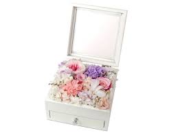 1) choose the right flowers to make your dried flower bouquet the art of drying flowers helps to preserve the bouquets you were given, and it's memories as well. What Is Preserved Flower What Is The Difference Between Preserved Flower And Fresh Flowers And Dried Flowers Preserved Flower Care Shelf Life Price Range Give Gift Boutique Flower Shop