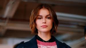 Wer keinen lockenstab hat, kann die wellen auch einfach mit dem glätteisen kreieren.3. Tousled Hair Auf Dem Runway Lost Die Frisur Die Beliebten Beach Waves Ab Vogue Germany