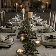 45 Awesome Christmas Dining Table Decoration Ideas Decornamentation Com Christmas Dinner Table Christmas Table Centerpieces Christmas Table