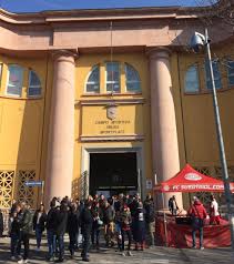 La bombonera es un estadio mítico en la historia del fútbol argentino y mundial, y por eso mismo ameal lo confirmó y la bombonera cumplirá el sueño de todos los bosteros, que es la ampliación. Groundhopping Sudtirol Drittklassiger Fussball Und Erstklassiges Panorama Transfermarkt