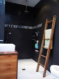 Pensi che sia il momento giusto per rinnovare la tua casa e vorresti delle idee per scegliere le piastrelle per il bagno? Piastrelle Nere Nell Interno Del Bagno Balancedfoodandfuel Org