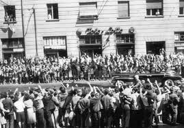 Juri gagarin war ein sowjetischer kosmonaut und lebte von 1934 bis 1968. Juri Gagarin Steckbrief Promi Geburtstage De