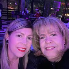 Hoy es Domingo. Ya amaneció y te doy las gracias Señor por este nuevo día.  coloco en tus manos mi vida, mi hogar y mi familia. Hoy danos a todos tu  Bendición.