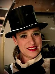 Miltenberger Künstlerin eröffnet neues Theater in Klingenberg