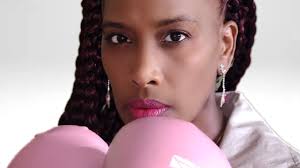 Erin Doramis presenta su nuevo sencillo, «Soy más que vencedor»