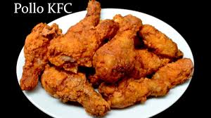 La harina lleva un toque de páprika, la cual puedes sustituir por tu chile en polvo favorito. Receta De Pollo Frito Estilo Kfc Youtube