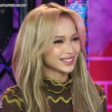 Sheena Hooper's Instagram, Twitter & Facebook