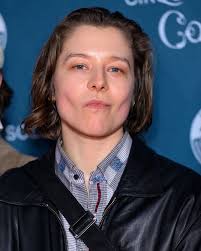 NEW| emma d'arcy attends the premiere of “the cirque du soleil: corteo” at  the royal albert hall with their sibling and mother in london! 🪄  #emmadarcy #thecirquedusoleil #houseofthedragon #hotd2 #rhaenyratargaryen  #gameofthrones