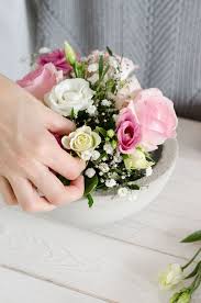 Tischdeko Zur Taufe Selber Machen Gesteck In Rosa Und Weiss Blumigo Blumengestecke Dekor Hochzeit Taufe Feier