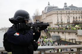 Cinq manifestations auront lieu le 4 juillet à paris, dont trois se revendiquant des gilets jaunes. Vu D Allemagne Gilets Jaunes La France Dans Une Spirale De Violence Destructrice