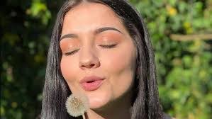 Joyce Martins's Instagram, Twitter & Facebook