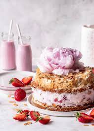 While gooseberries can be eaten raw, i find that their full flavor only develops when cooked ever so briefly. Himmelstorte Mit Erdbeeren Emma S Lieblingsstucke