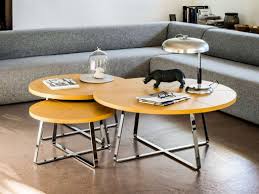 Une nouvelle collection de tables basses, réalisées avec des espaces de rangement et des plateaux colorés aux formes insolites, qui permet de compléter chaque pièce avec style. Tables Basses A Prix D Usine