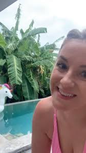 Taming a wild unicorn #adventures #unicorn #inflatable #floaties #kohsamui  #poolvilla #islandlife #islandgal #onlyfansera