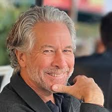 Play Bigger: How Pirates, Dreamers, and Innovators Create and Dominate  Markets: Ramadan, Al, Peterson, Dave, Lochhead, Christopher, Maney, Kevin:  9780062407610: Amazon.com: Books