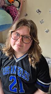 Please can someone work there magic? My daughter is a massive fan of the  rookie. I would love is someone can add her to the photo of Tim and Lucy.  It's her