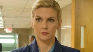 The earrings Kim Wexler (Rhea Seehorn) in Better Call Saul S03