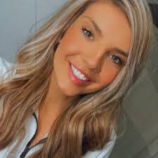 Mallory Newman's Instagram, Twitter & Facebook