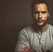 It's always best when the light is off I am the pick in the ice Do not cry  out or hit the alarm You know we're friends till we die🎶 #radiohead #🎶