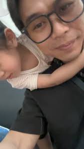 單親爸爸心裡話 , 單親爸媽帶著拖油瓶，還會有人要你嗎？, 你帶個女鵝兒子已經很廉價了？, 心態決定狀態，你知道嗎？,  其實我很坦然的接受我現在每一個狀態, 我沒覺得離婚我就低人一等, 我是爸比，, 我也是兒子，, 我現在也是員工，, 我也有副業，,  即使我現在身份很多，, 我在努力的把每一天都活出自我，, 自己給自己貼上廉價的標籤，, 又怎麼能獲得真正的開心？, 不要去聽別人說單親爸媽再婚難，,  ...