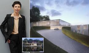 Denise coates is gambling & casinos. Betting Firm Bet365 Uses Backdoor Algorithms To Block Potential Big Winners Daily Mail Online