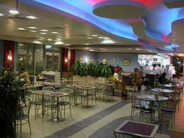 Две компании, принадлежащие медиамагнату байрону аллену, обвинили сеть ресторанов быстрого питания в том, что та отказывается. Mcdonald S Sea View Interior 02 Mapio Net