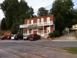 The Tiny Town In Georgia With The Most Mouthwatering Destination Restaurant Georgia State Parks Georgia Winter Family Vacations