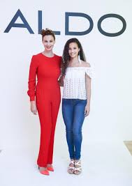 Fandi bin ahmad , pbm (29 mayıs 1962 doğumlu) şu anda baş antrenör olan singapurlu eski futbolcudur singapur premier ligi kulübü young lions. Aldo Perfectpair A Collaboration In Photography Asia 361