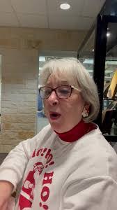 Renee Rutledge's Instagram, Twitter & Facebook