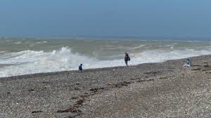 Mesures détaillées des dernières 24 heures à cayeux sur mer. Encore Un Coup De Vent Sur Les Cotes Picarde Et Normande Vendredi Midi