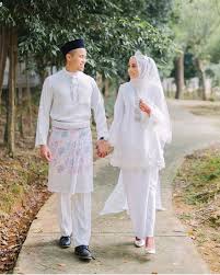 Akad nikah bahasa arab artinya pengucapan ijab kabul (qobul) pernikahan dengan menggunakan bahasa arab. 25 Busana Pernikahan Malaysia Terbaru