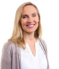 381: An interview with Naomi Gordon-Loebl, author of “Saying Goodbye to My  Chest”