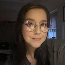 My girl wanted to wear her Christmas outfit today so I obviously had to do  my favorite Christmas tree hairstyle! 🎄❤️