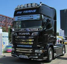 Tessitura shuttle, leasing delle automobili, auto usate, auto usate camion, autocarri, auto usate, autonoleggio, autonoleggio, autonoleggio, leasing personale. Camioanele De La T Festival 2016 Trans Info