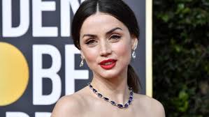 Ana de armas lands a breakout role in rian johnson's knives out, starring opposite daniel craig. Ana De Armas Sempat Ragu Jadi Bond Girl Di No Time To Die