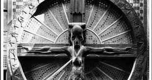 This unique home offers a total of 14,985 sq.ft of space to relax and entertain with the added bonus of 5 star facilities and celebrity chef restaurants on your doorstep. Bensozia Bernhard Hoetger Tree Of Life