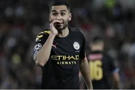 Gündoğan hraje na postu středního nebo ofenzivního záložníka a snaží se tak tvořit hru. Ilkay Gundogan Soylemek Istedigim Bazi Seyler Var Bursada Bugun Bursa Bursa Haber Bursa Haberi Bursa Haberleri Bursa