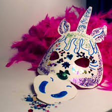 Für kinder ist karneval das größte, weil sie sich sowieso gerne verkleiden und sich auf die vielen süßigkeiten freuen. Kunterbunte Karneval Deko Leichtgemacht Galeria Blog