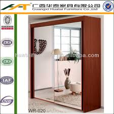 Più ingombranti sono le porte a battente, a libro o a soffietto. Camera Da Letto Con Cabina Armadio 2 Porte 2 Porte Scorrevoli Armadio Con Specchi Buy Armadio Camera Da Letto A Buon Mercato Moda Specchio Anta Matrimonio Armadietto Cinese Product On Alibaba Com