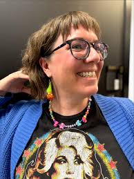 Meet the Artist: Olivia Deters of @notable.goods Olivia is a designer,  stylist, and textile artist with over 30 years of hands-on experience (yes,  you read that right—thirty). With a degree in Apparel