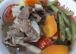 Masak sampai kuah semur menyusut dan agak kental dan biarkan kaldu dari. Cara Mudah Membuat Sempurna Sop Daging Dan Tulang Kerbau
