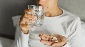 Doctors urge people to stop taking Vitamin D if they have one of these four  symptoms