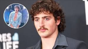 Grammys 2025: Benson Boone’s Sneaky Crotch Grab Has the Internet Spiraling 