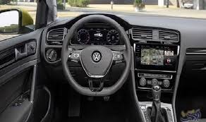 شركة فولكسفاغن تعرض موديلا محدثا لسيارة غولف Volkswagen Volkswagen Golf Volkswagen Golf R
