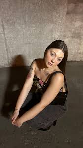 Steppin out in style 🖤, ___, #fashionblogger #fashionbloggerstyle  #stylebloggers #styleguides #outfitidea #outfitideas4you #stylereelscreator  #stylingtips #stylingvideo #springoutfitideas ...